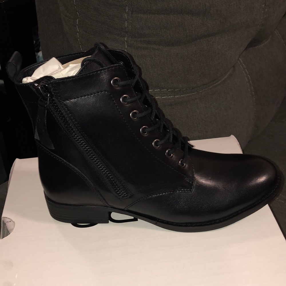 Combat boots